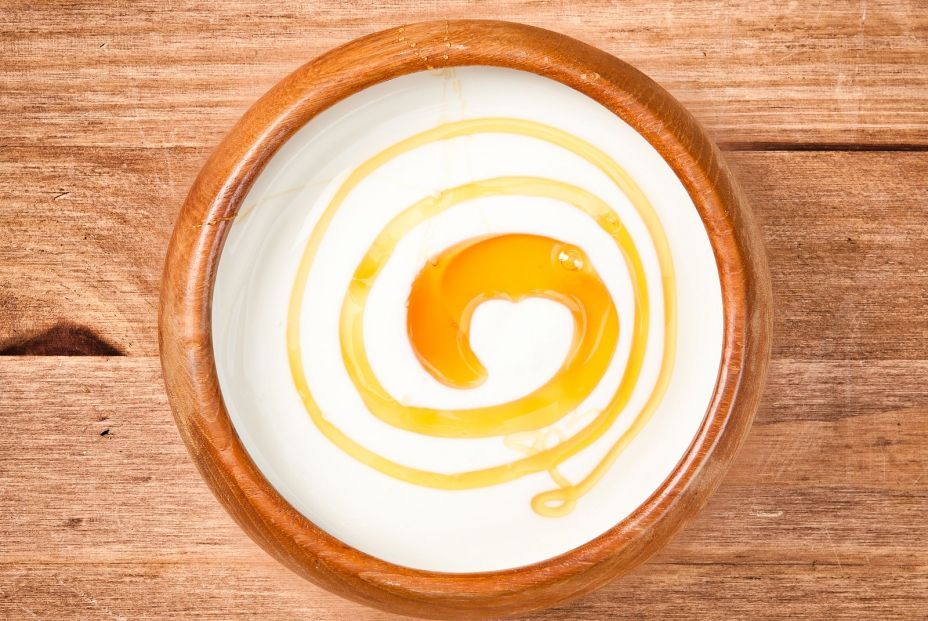 Los grandes beneficios que no conocías de colocar una cucharada de miel a tu yogur Los grandes beneficios que no conocías de colocar una cucharada de miel a tu yogur