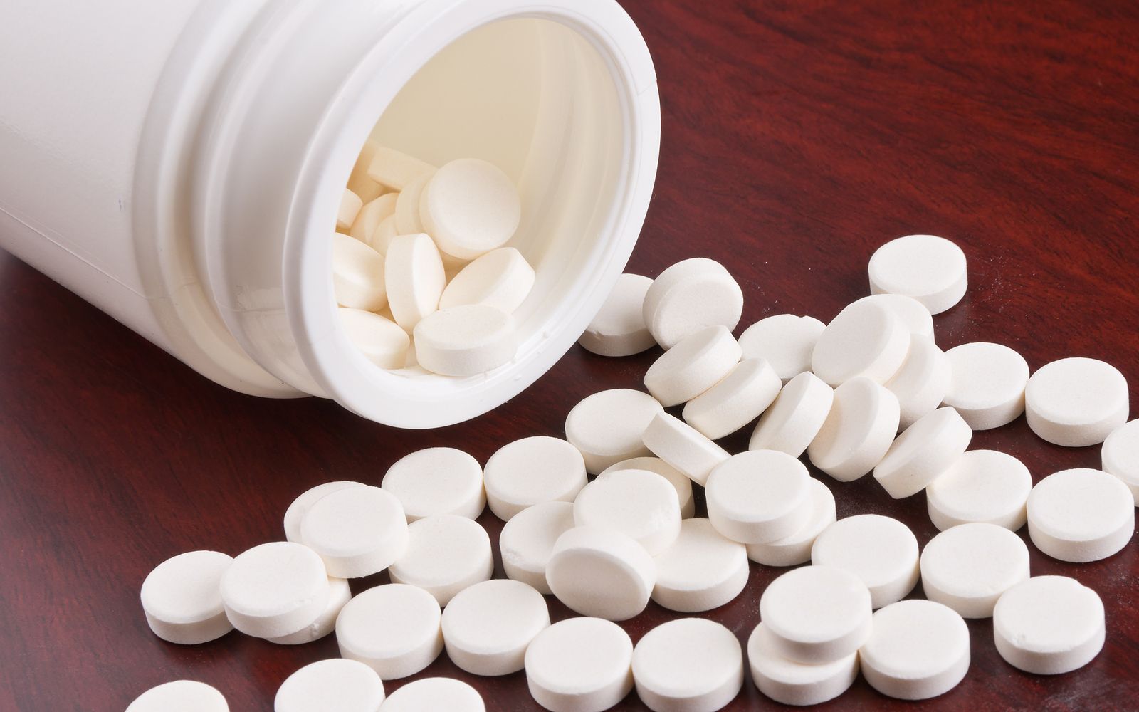 La relación entre el ibuprofeno y la aspirina y la prevención del alzhéimer. Bigstock 