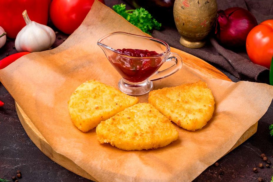 Queso frito con tomate de yecla, receta fácil de tapeo. Foto: Bigstock Queso frito con tomate de yecla, receta fácil de tapeo. Foto: Bigstock